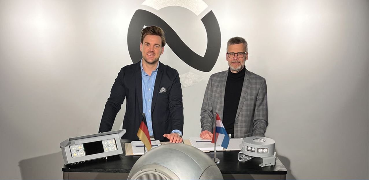 Hubschrauberlandesystem der F126: Optonaval-Geschäftsführer Christopher Schäding (l.) und Dirk Henneberg, Beschaffungsleiter für das F126-Projekt bei Damen Naval. Foto- Damen Naval
