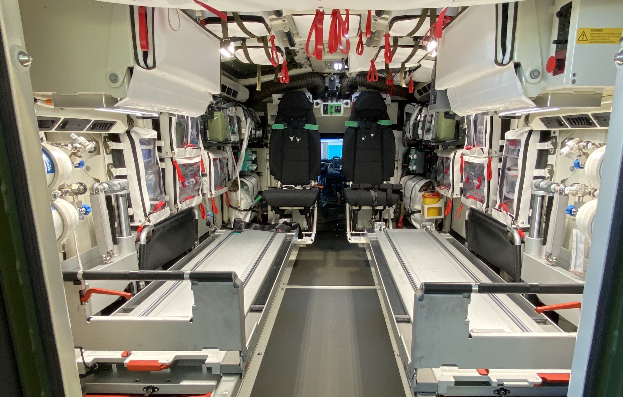 Blick in den Innenraum des mittleren geschützten Sanitätskraftfahrzeugs (mgSanKfz).