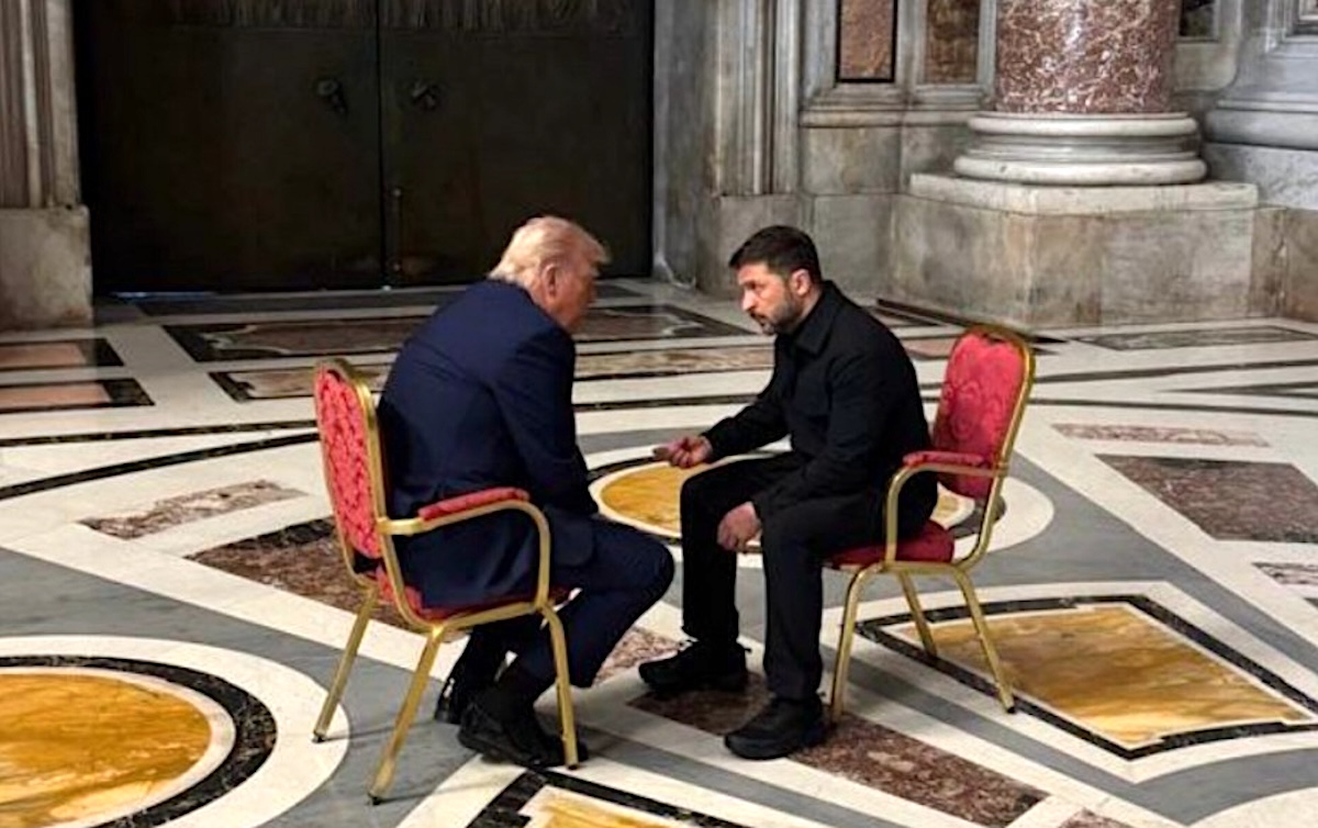 Dieses Foto ist schon jetzt "historisch" - US-Präsident Donald Trump (l.) im Vieraugengespräch mit dem Präsident der Ukraine, Wolodymyr Selenskyj, in der Petersbasilika in Rom.