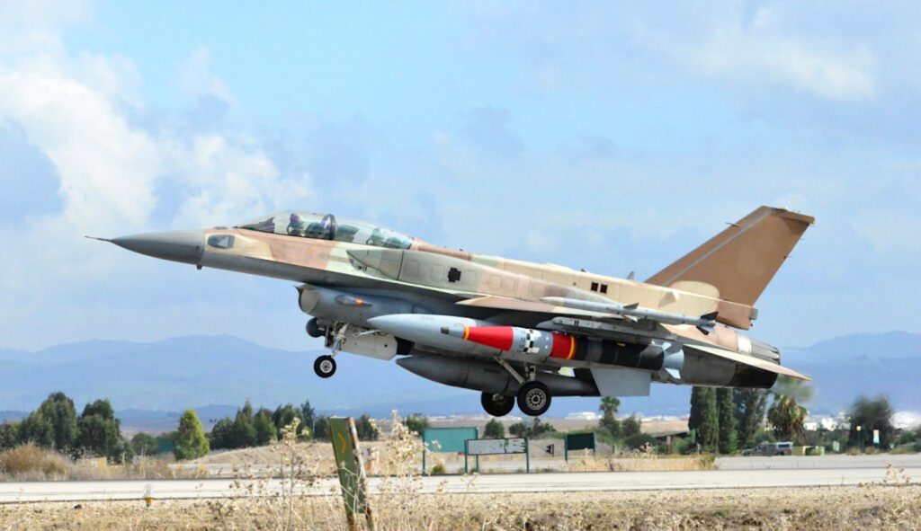 Kampferprobt: ROCKS an einer israelischen F-16. Die Luftwaffe flog im Juni 2025 von Israel aus mehrere Angriffe gegen präzise ausgewählte Ziele.