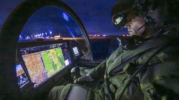 Bilder des Striker® II Beim Striker II Helmet Mounted-Display (HMD) werden die Daten direkt auf dem Helmvisier des Piloten angezeigt und liefern ihm somit unmittelbar alle entscheidenden Informationen.