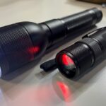 SETO 3-C-LED-Handlampe rechts und die leistungsstärkere Lampe mit einer Reichweite von bis zu 500 m. (Foto- AF)