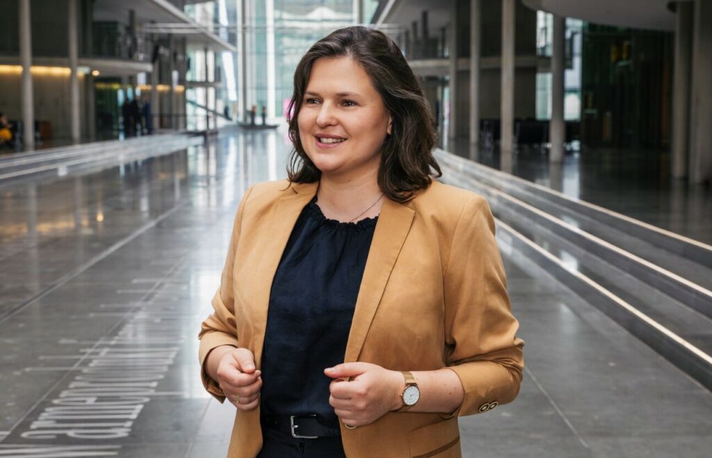 MdB Sara Nanni im Gespräch mit cpm Defence Network.