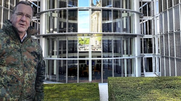 Ein Sitzungsaal im Paul-Löbe-Haus. Hier tagt auch der Verteidigungsausschuss des Deutschen Bundestages zum Artikelgesetz Zeitenwende.