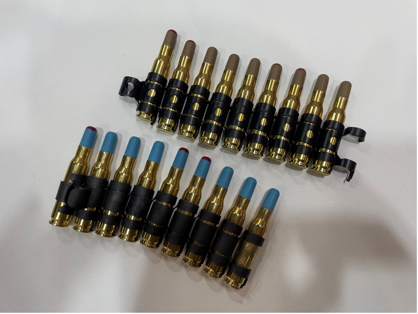 UDD Light (Blau) und UDT Heavy (Braun)
