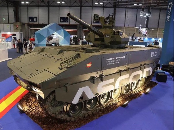 Vorstellung des VAC-Mehrzweck-Kettenfahrzeug auf der FEINDEF-Messe. (Foto: TESS Defence)