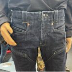 Ziviles Aussehen, erhöhter Bund, ergonomische Form sowie taktische und verdeckte Taschen zeichnen diese taktische Jeans aus.