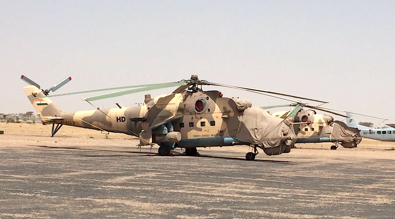 Zwei nigrische Mil Mi-24:35 Kampfhubschrauber Foto wikimedia : Nicolas Pinault