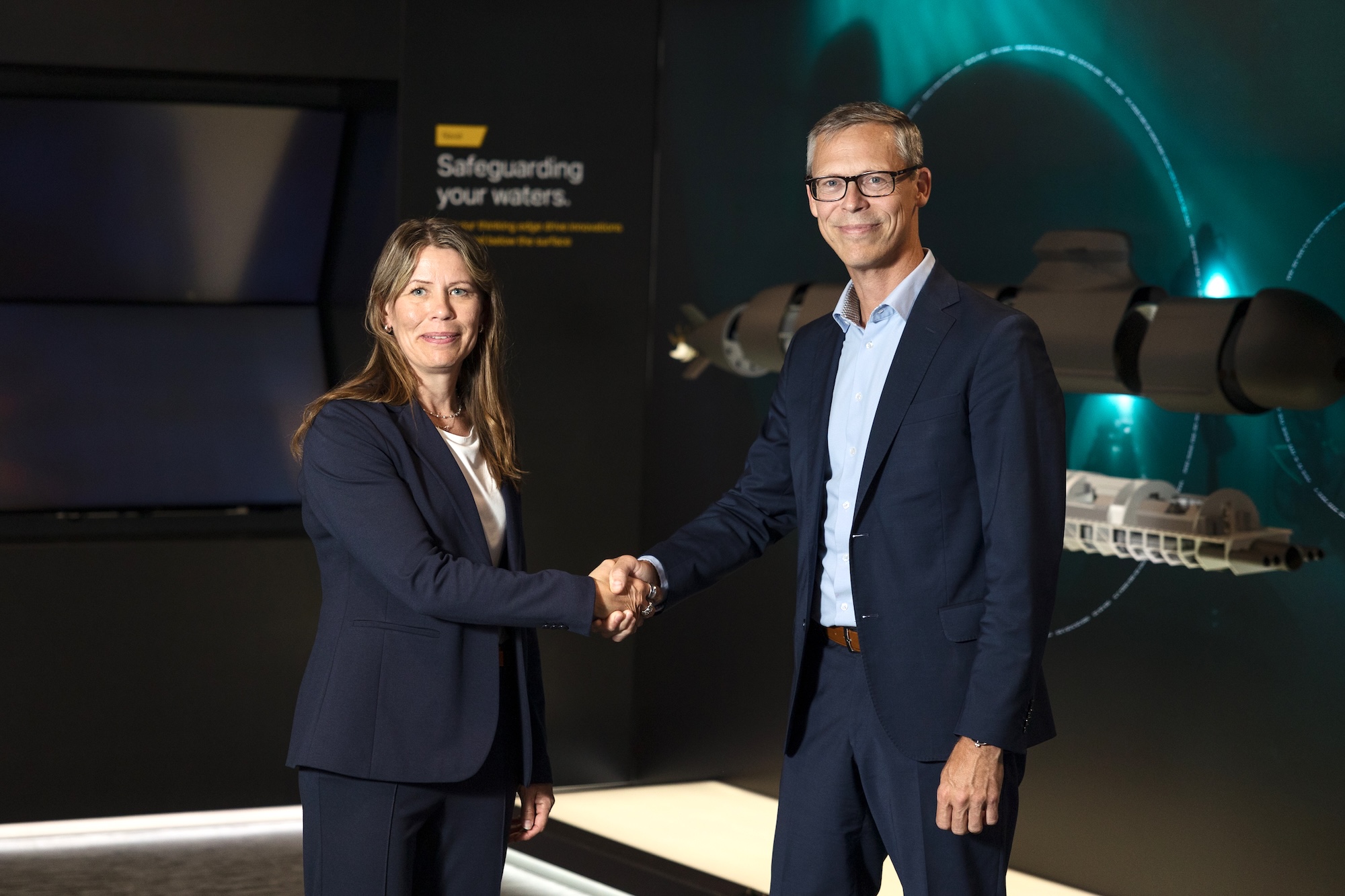 Ulrika Jonsson, CEO von Deform (l.), und Mats Wicksell, Leiter des Geschäftsbereichs Kockums bei Saab.