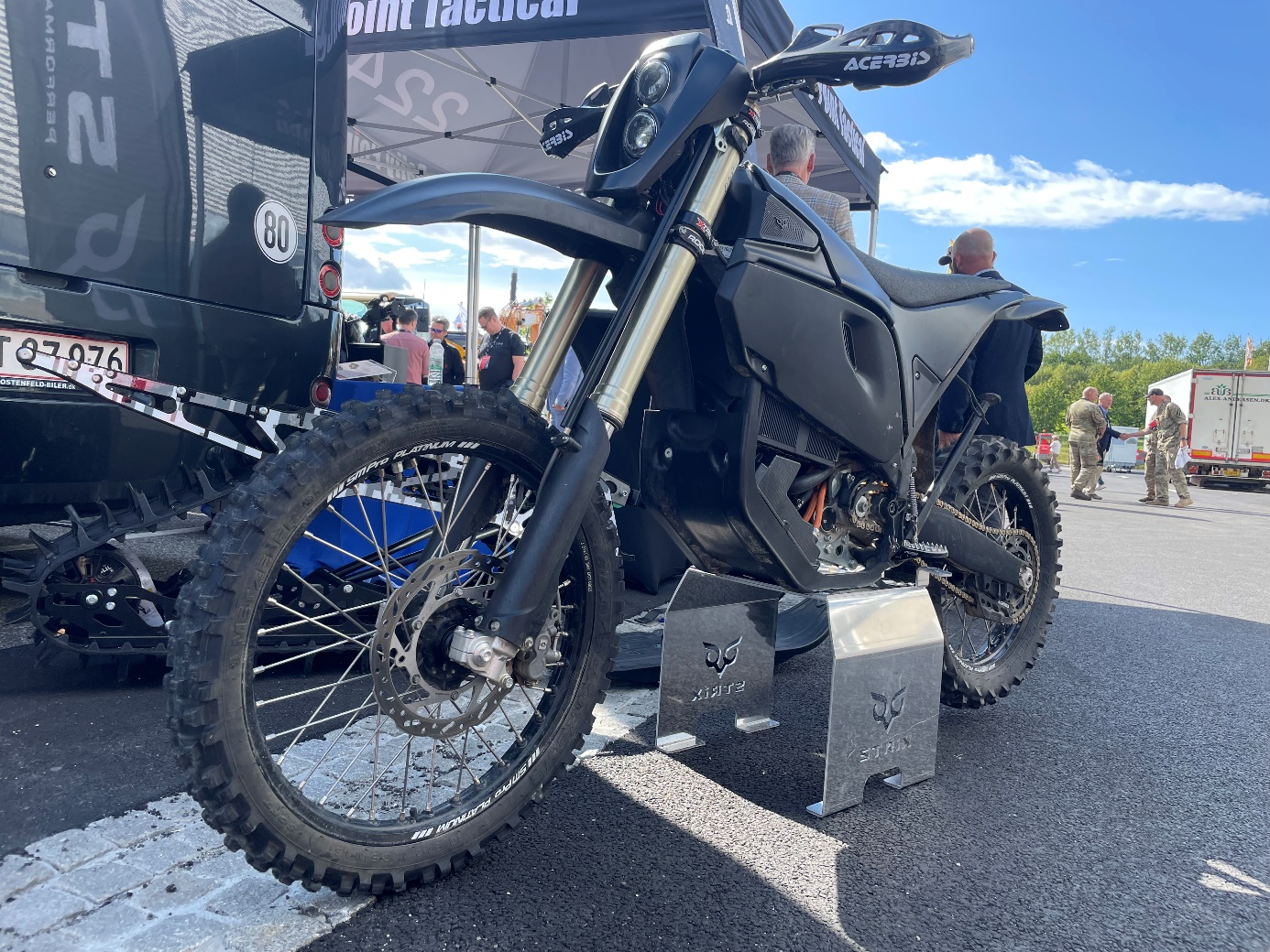Raupenantrieb: Das Elektromotorrad von STRIX eMotors d.o.o. aus Slowenien.