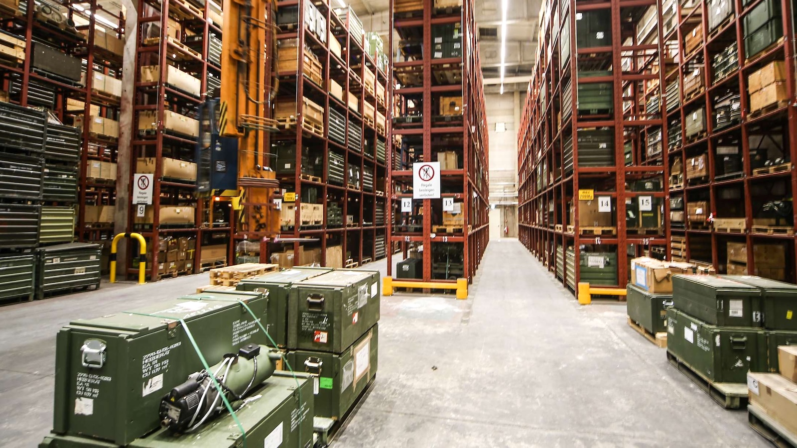 Blick in ein Materialdepot der Bundeswehr.