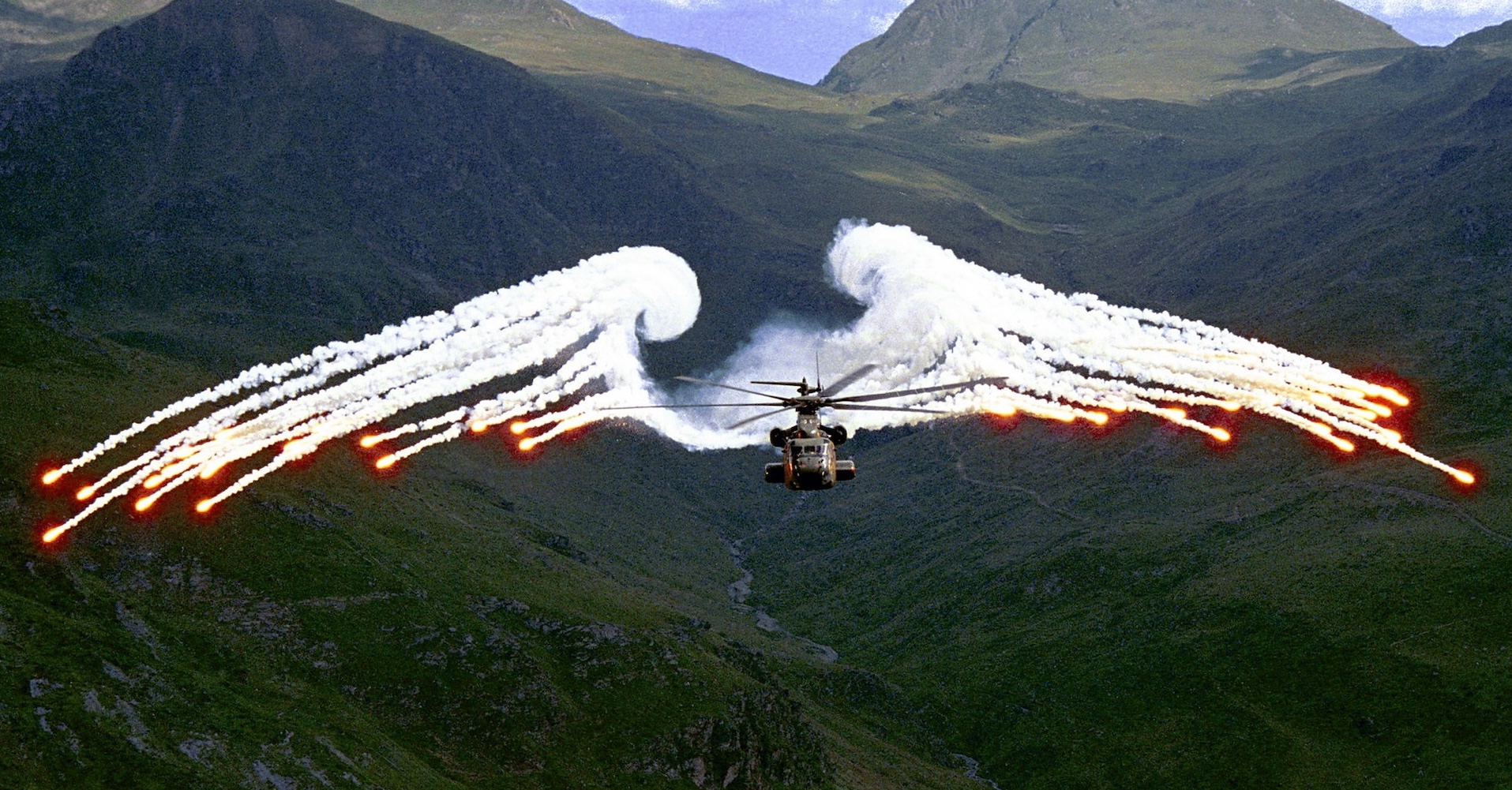 Auch Flares für Hubschrauber können durch die nun finanzierte Rahmenvereinbarungen leichter abgerufen werden.